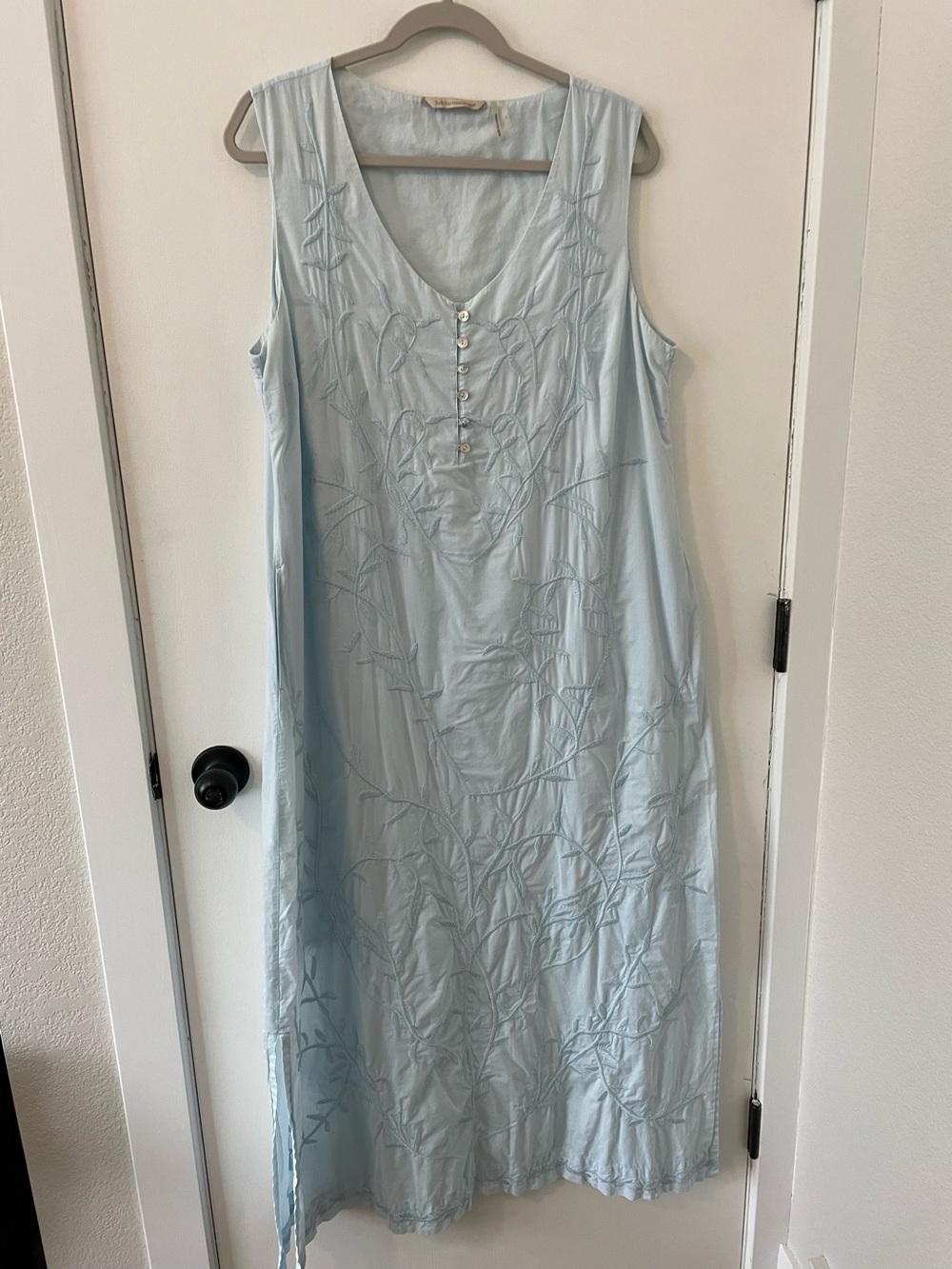 Soft Surroundings Embroidered Maxi Nightgown Size L Pockets Blue Lined.  006